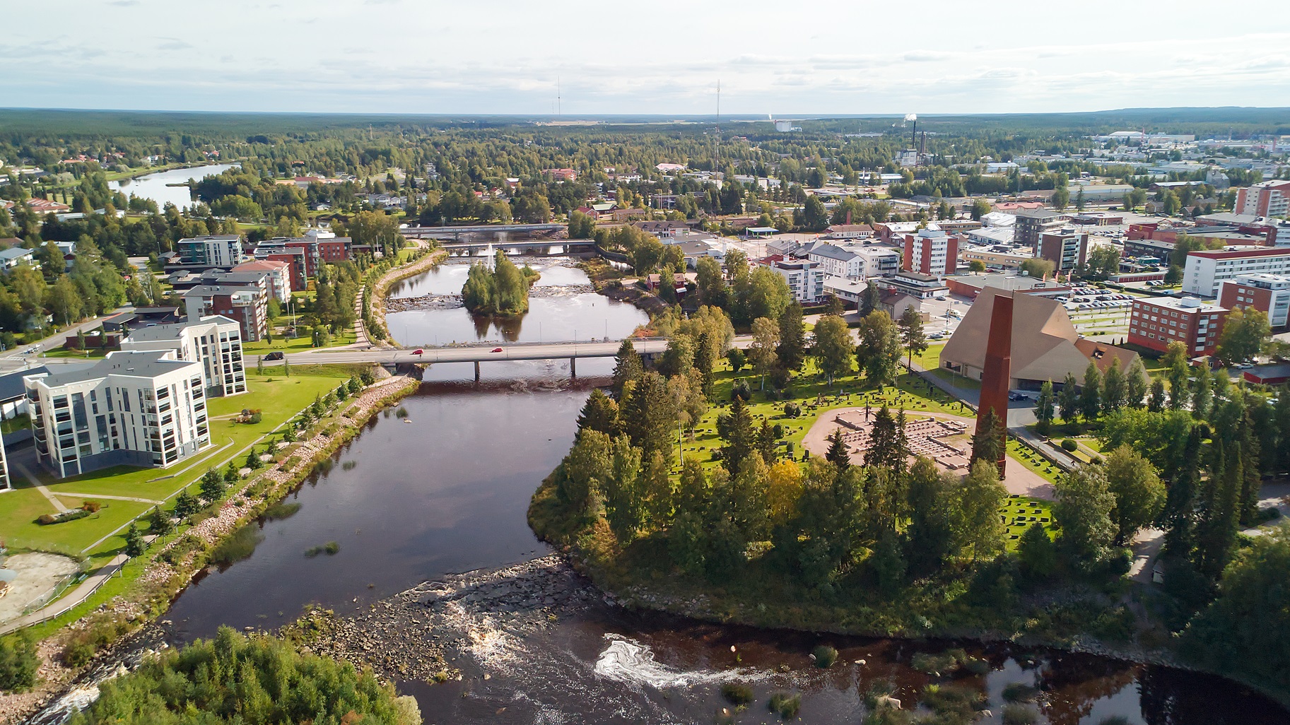 Ilmakuva Ylivieskan keskustasta ja Kalajoesta